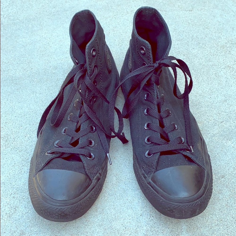 Converse Hightops Black size 9.5